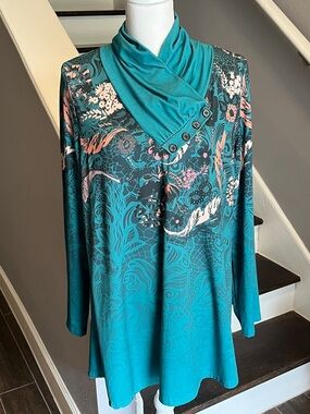 Teal Floral Button-Accent Tunic Top with built in crisscross collar. SzXL New